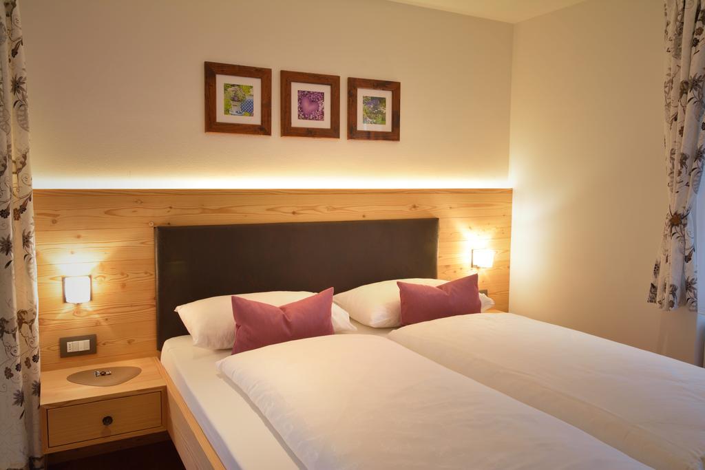 Sule Hof Agriturismo St. Ulrich in Gröden Zimmer foto